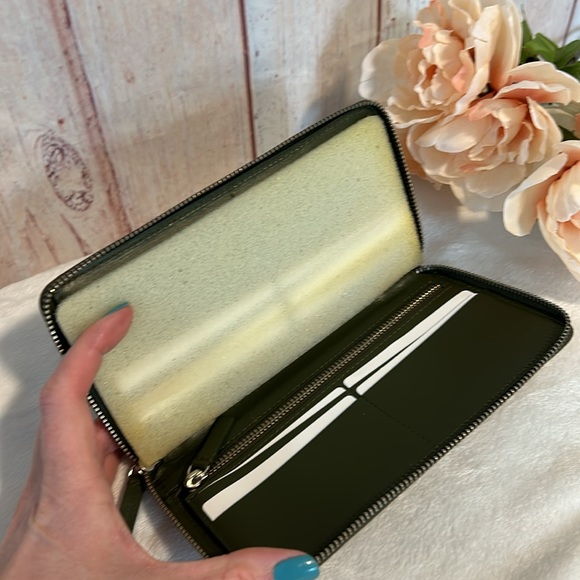 NWOT Everlane The Slim Zip Wallet - Picture 3 of 11